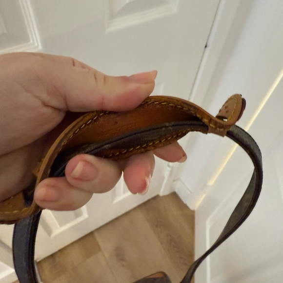 LOUIS VUITTON Monogram Amazone Vintage Crossbody Bag - Picture 10 of 16